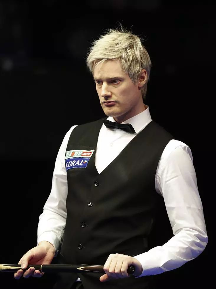 他在接受采 他在接受采