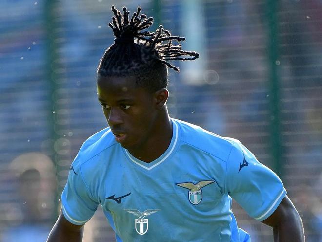 她展现了极 她展现了极