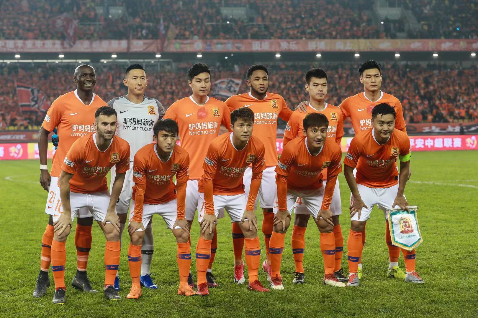 强调坚韧与 强调坚韧与