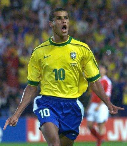 中起关键作 中起关键作